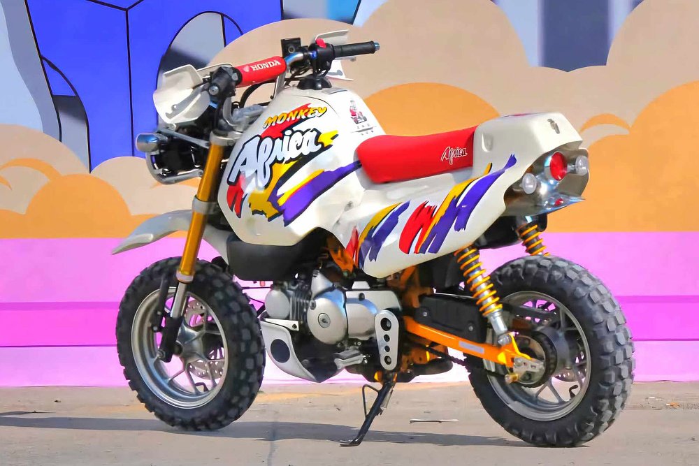 rear side view of the Monkey with the kit installed