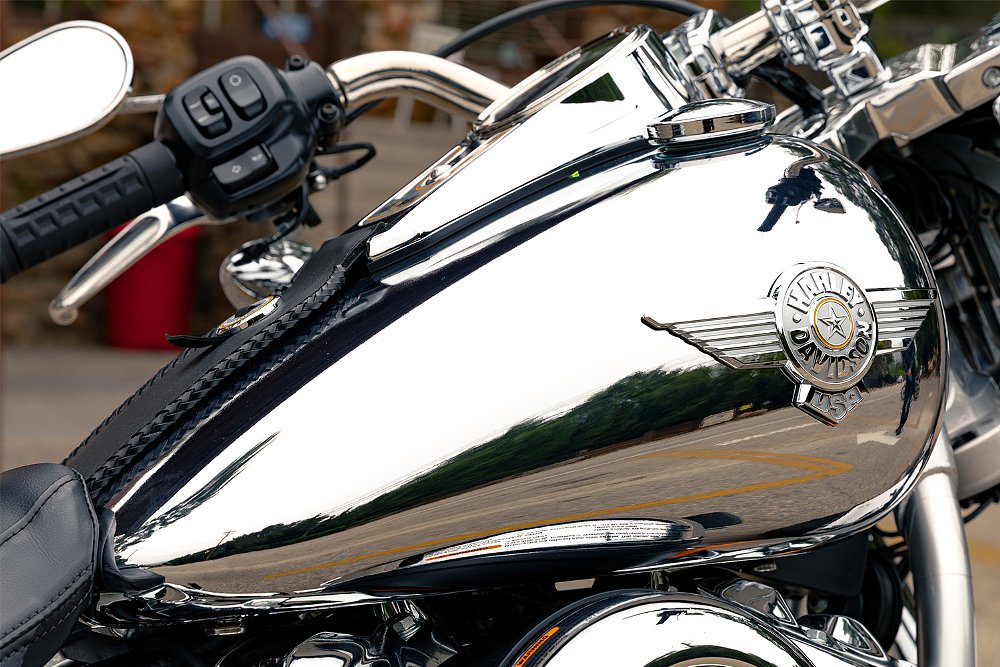 A close-up of the Reflective finish the tank of the 2025 Harley-Davidson Fat Boy Gray Ghost.