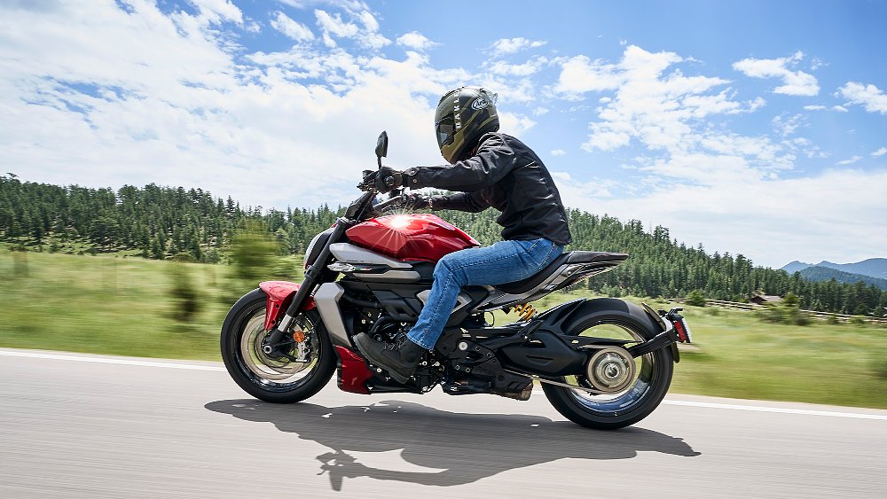 Dustin stretches forward to the pegs and bars on the XDiavel.