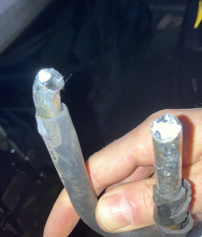 close view of chain link cut in half