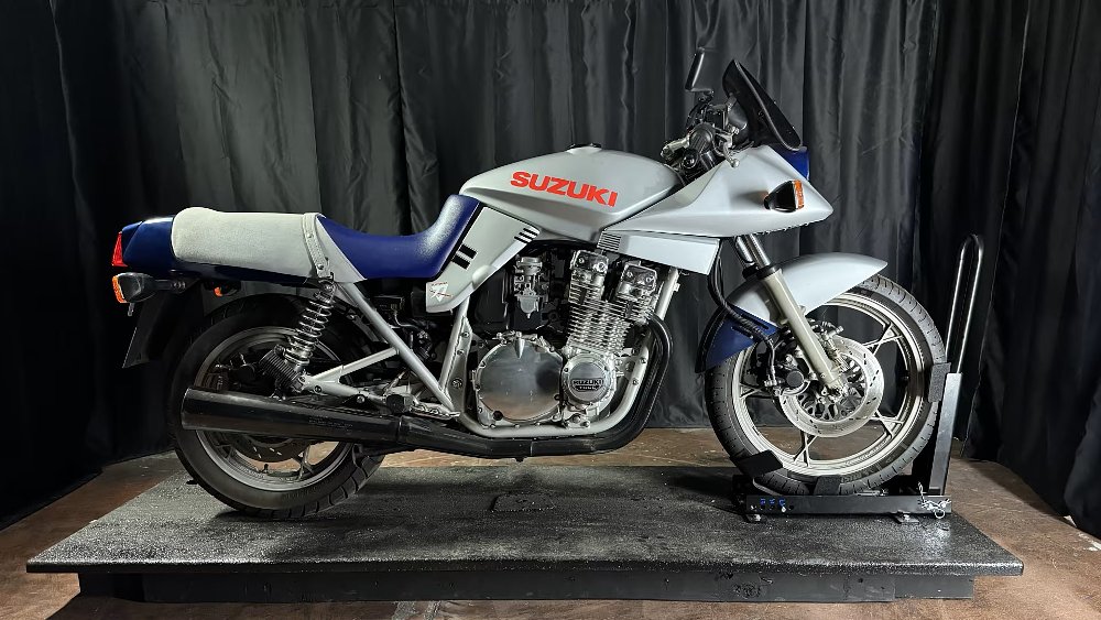 studio side view image of the silver Katana with angular fairing