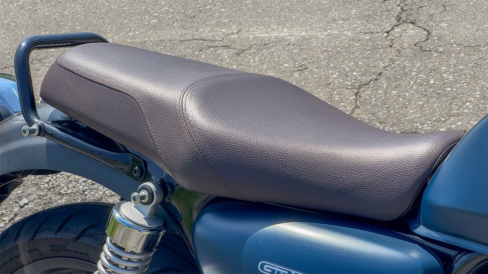 A close-up of the GB350's bench-style seat.