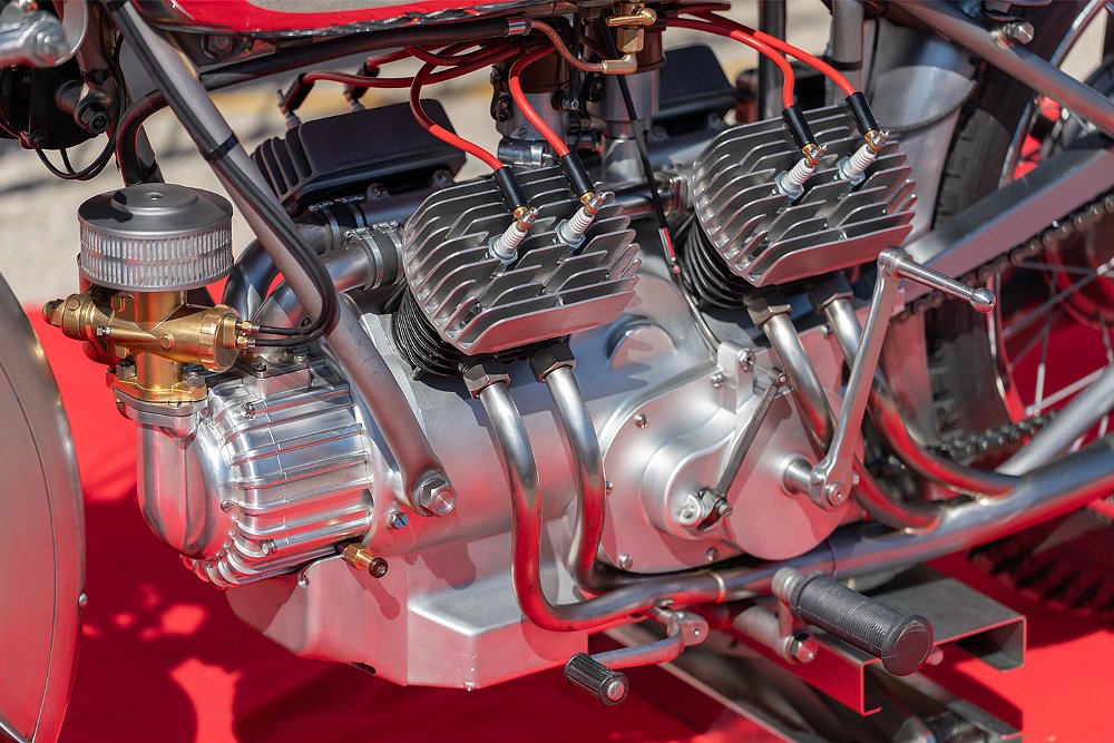 A close-up of the Galbusera 500 V8's engine.