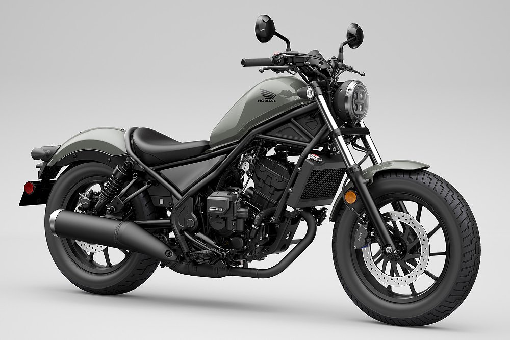 A studio image of the 2026 Honda Rebel 300 E-Clutch in Pearl Smoky Gray.